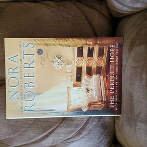 🎈Nora Roberts book The Perfect Hope🎈